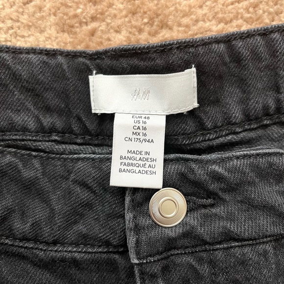 NWOT H&M Denim Shorts High Waist Black Size 16 - Picture 2 of 4